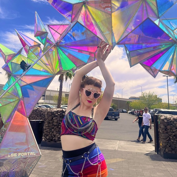 Meet your Posher, Jennifer - Picture 2 of 4